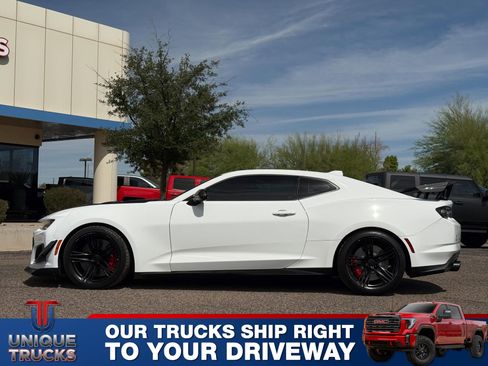 Used 2021 Chevrolet Camaro ZL1 RWD image 11