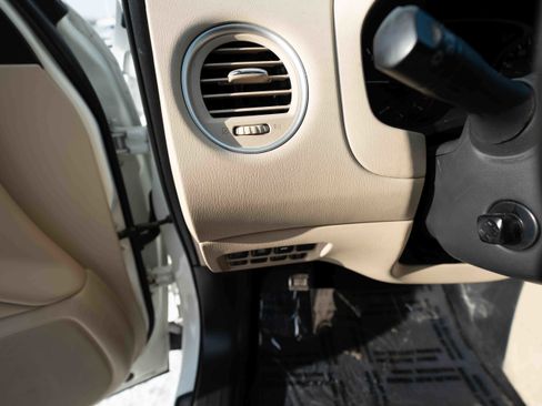 Used 2018 Nissan Pathfinder Platinum image 11