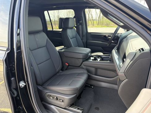 New 2026 Chevrolet Suburban RST w/ RST Capability Package AWD/4WD image 36