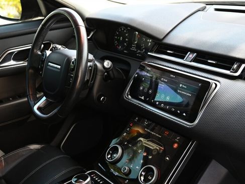 Used 2018 Land Rover Range Rover Velar S AWD/4WD image 21