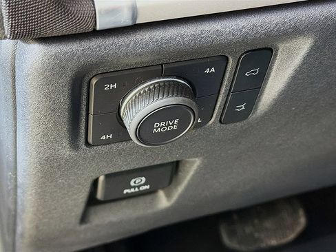 Used 2025 Ford Expedition Active AWD/4WD image 31