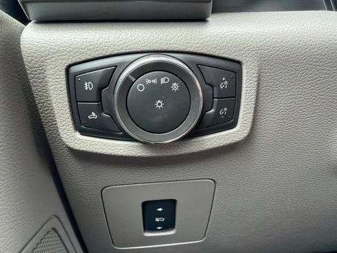 Used 2015 Ford F150 XLT w/ Equipment Group 302A Luxury AWD/4WD image 20