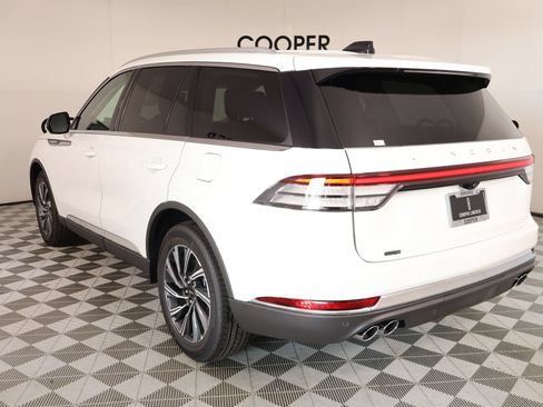 New 2026 Lincoln Aviator AWD image 23