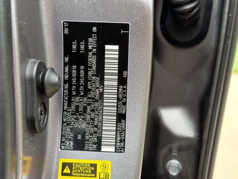 Used 2017 Toyota Highlander XLE AWD/4WD image 31