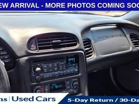 Used 2004 Chevrolet Corvette Coupe w/ Roof Package RWD image 17