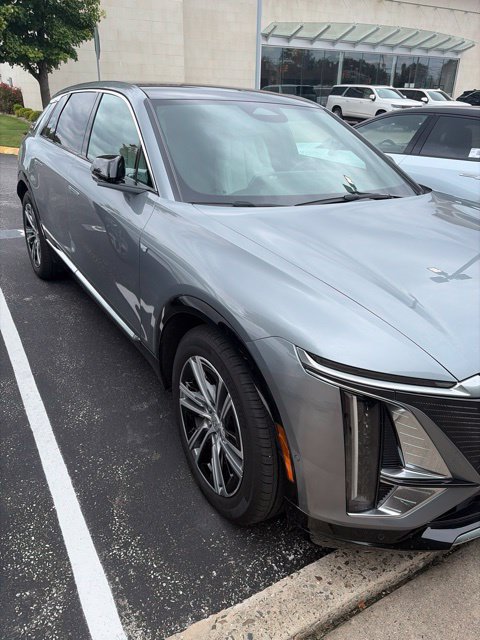 Used 2024 Cadillac Lyriq Luxury AWD/4WD image 2
