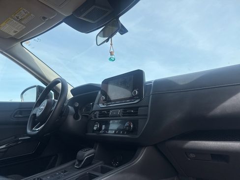 Used 2023 Nissan Pathfinder S image 23