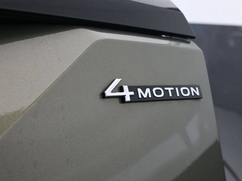 Used 2024 Volkswagen Atlas Peak Edition SE AWD/4WD image 36