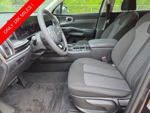 Used 2025 Kia Sorento LX FWD image 27