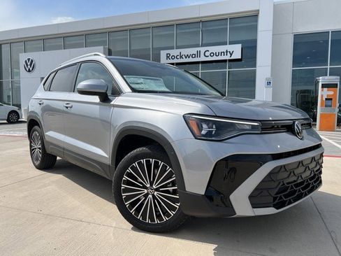 New 2025 Volkswagen Taos SE image 5