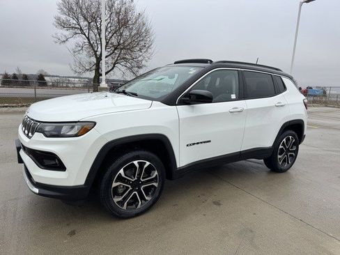 Certified 2022 Jeep Compass Limited w/ Sun and Sound Group image 3