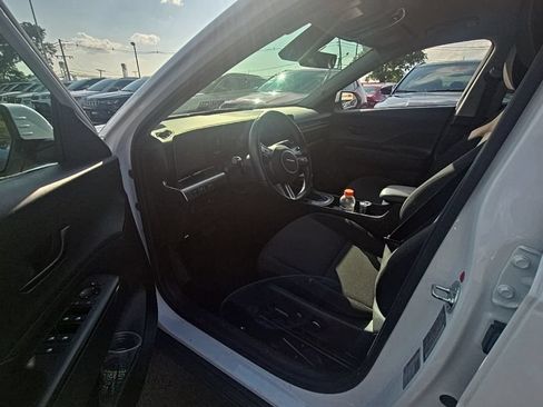 Used 2025 Hyundai Kona SEL FWD image 6
