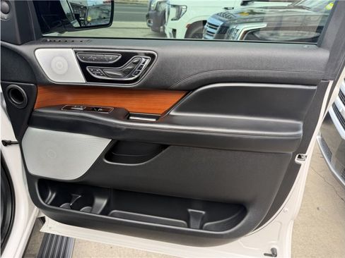 Used 2019 Lincoln Navigator Reserve w/ Cargo Package AWD/4WD image 35