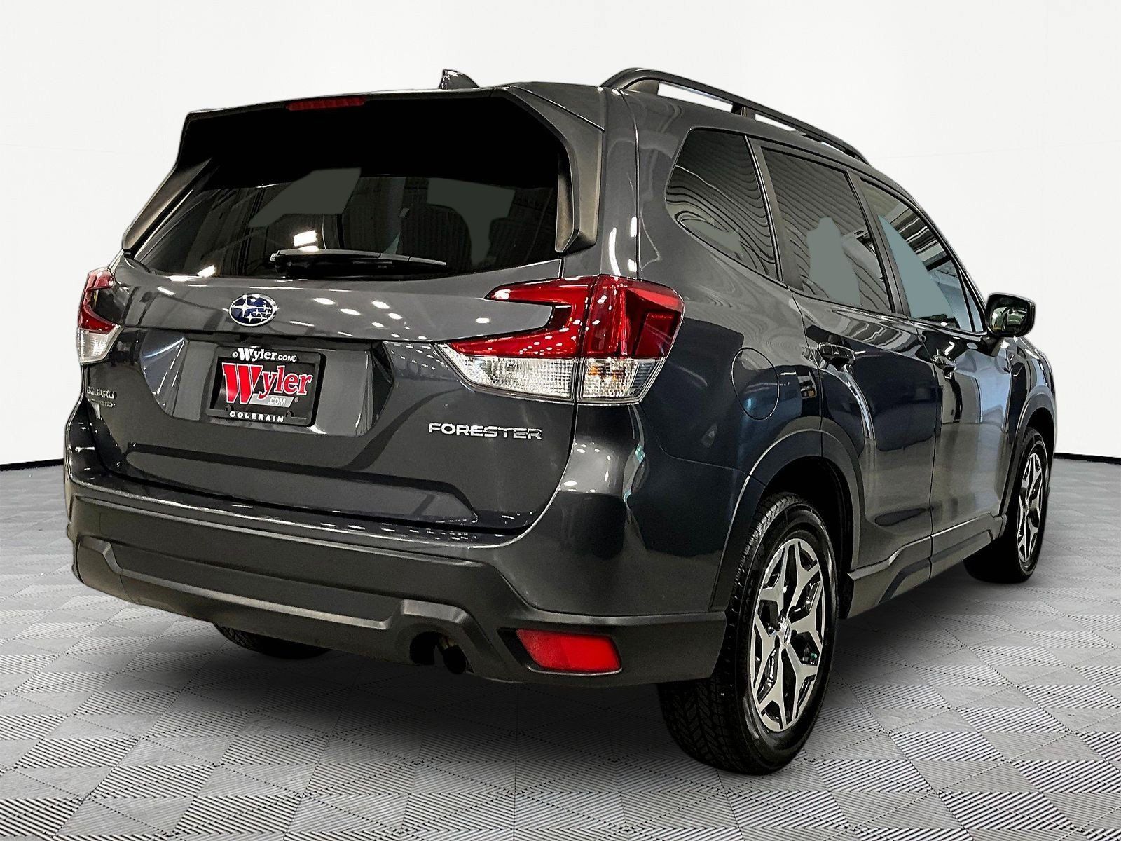 Used 2021 Subaru Forester Premium AWD/4WD image 6