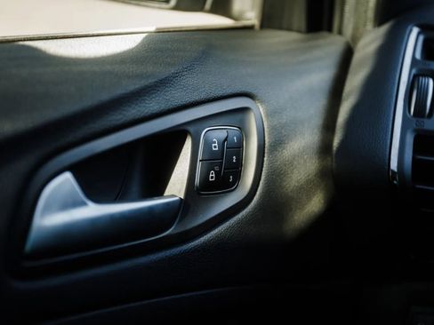 Used 2017 Ford Escape Titanium image 14