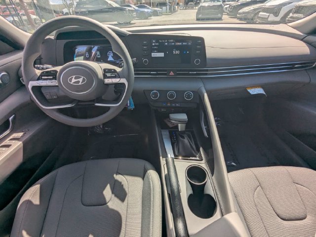 Used 2026 Hyundai Elantra SE FWD image 15