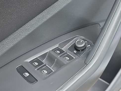 Used 2024 Volkswagen Jetta SE FWD image 22