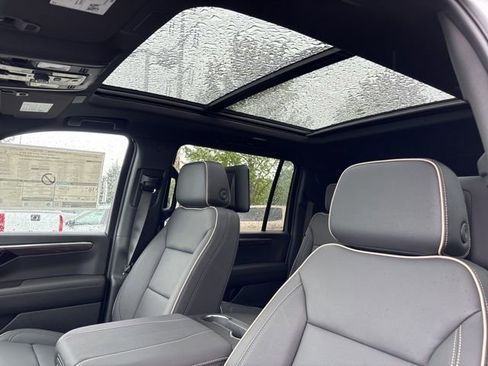 New 2026 Chevrolet Suburban Premier AWD/4WD image 32
