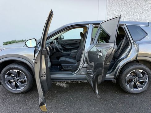 Certified 2024 Nissan Rogue SV image 17