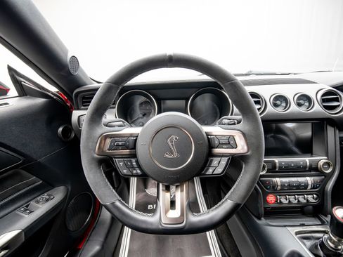 Used 2016 Ford Mustang Shelby GT350 w/ Technology Package image 10