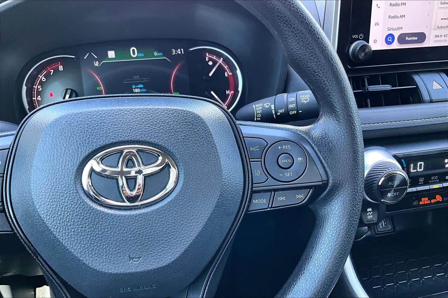 Used 2025 Toyota RAV4 XLE FWD image 23
