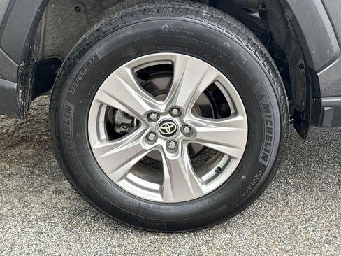 Used 2025 Toyota RAV4 XLE AWD/4WD image 9