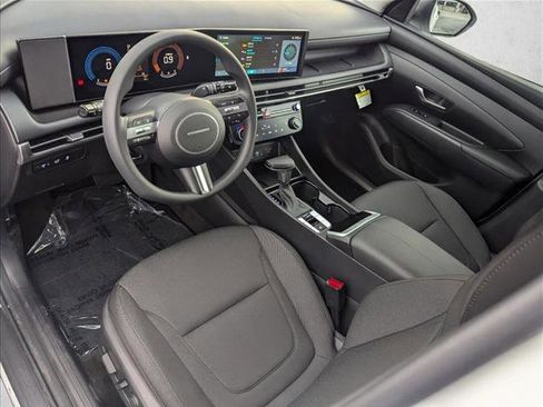 Certified 2025 Hyundai Tucson SEL FWD image 3