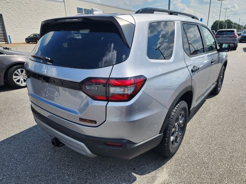 New 2025 Honda Pilot TrailSport image 4
