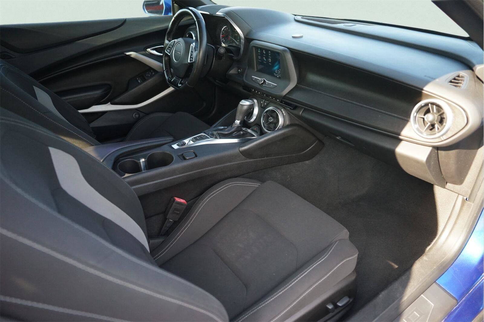 Used 2018 Chevrolet Camaro LT RWD image 13