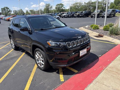 Used 2022 Jeep Compass Latitude w/ Sun and Sound Group AWD/4WD image 4
