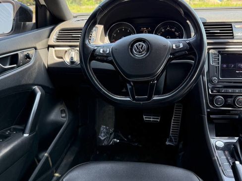 Used 2018 Volkswagen Passat 3.6 image 28