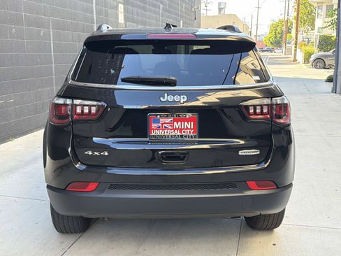 Used 2025 Jeep Compass Latitude AWD/4WD image 4