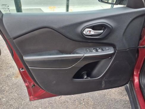 Used 2016 Jeep Cherokee Latitude w/ Comfort/Convenience Group image 14