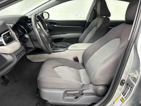 Used 2018 Toyota Camry FWD image 13