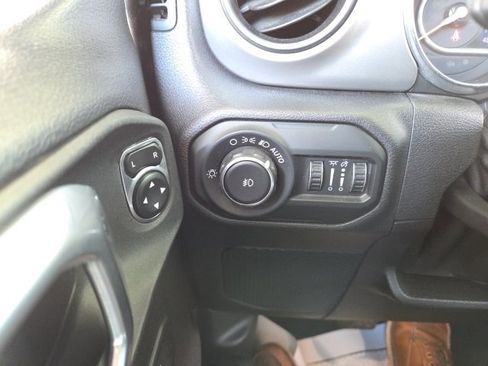 Used 2021 Jeep Wrangler Sport S image 46