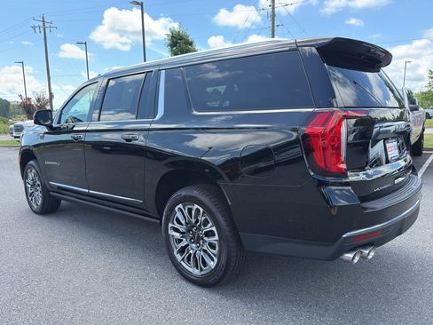 Used 2023 GMC Yukon XL Denali Ultimate AWD/4WD image 7