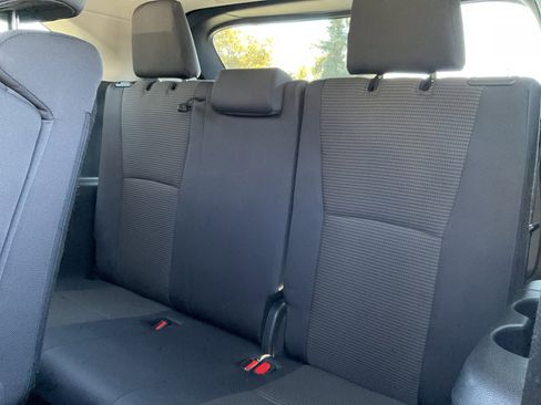 Used 2024 Toyota Highlander LE image 29