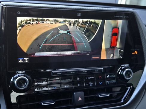 Used 2021 Toyota Highlander Platinum image 17