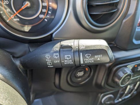 Used 2021 Jeep Wrangler Unlimited Sport image 32