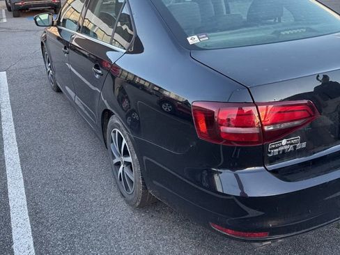 Used 2017 Volkswagen Jetta SE image 16