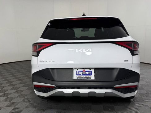 Used 2025 Kia Sportage LX image 4