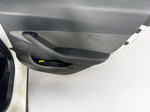 Used 2022 Tesla Model Y Long Range image 29