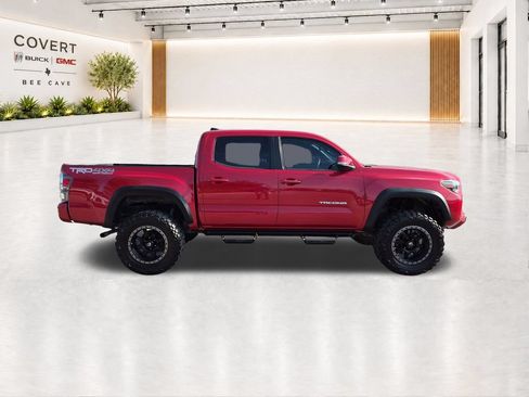 Used 2020 Toyota Tacoma TRD Off-Road w/ Technology Package AWD/4WD image 14