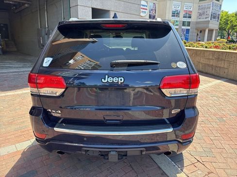 Used 2017 Jeep Grand Cherokee Overland AWD/4WD image 4