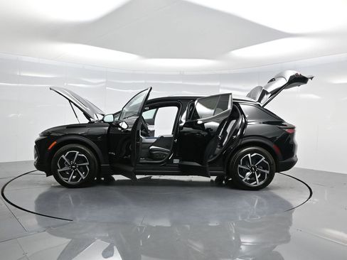 Used 2026 Chevrolet Equinox EV LT image 35