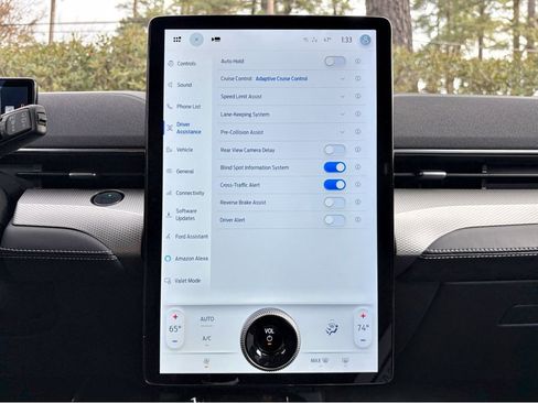 Used 2022 Ford Mustang Mach-E Select image 13