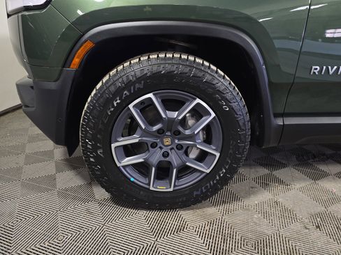 Used 2024 Rivian R1T Adventure image 9
