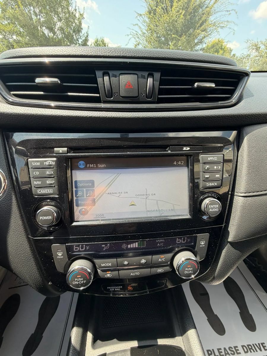 Used 2017 Nissan Rogue SV w/ SV Premium Package FWD image 14