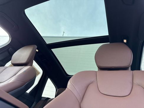 Used 2024 Volvo XC60 T8 Plus w/ Protection Package Premier image 33