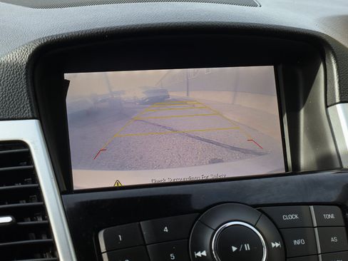 Used 2016 Chevrolet Cruze LT image 12